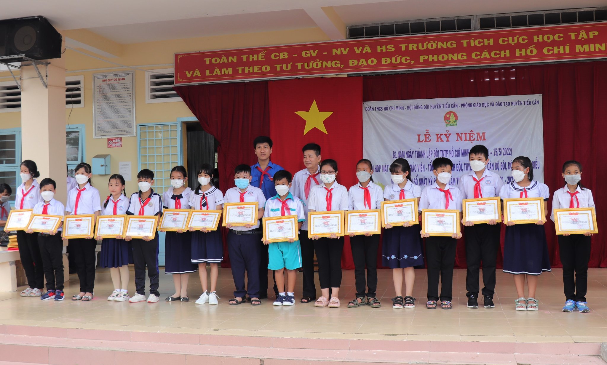 Tiểu Cần tổ chức “Lễ Kỷ niệm 81 năm ngày thành lập Đội TNTP Hồ Chí Minh 15/5/1941 – 15/5/2022”