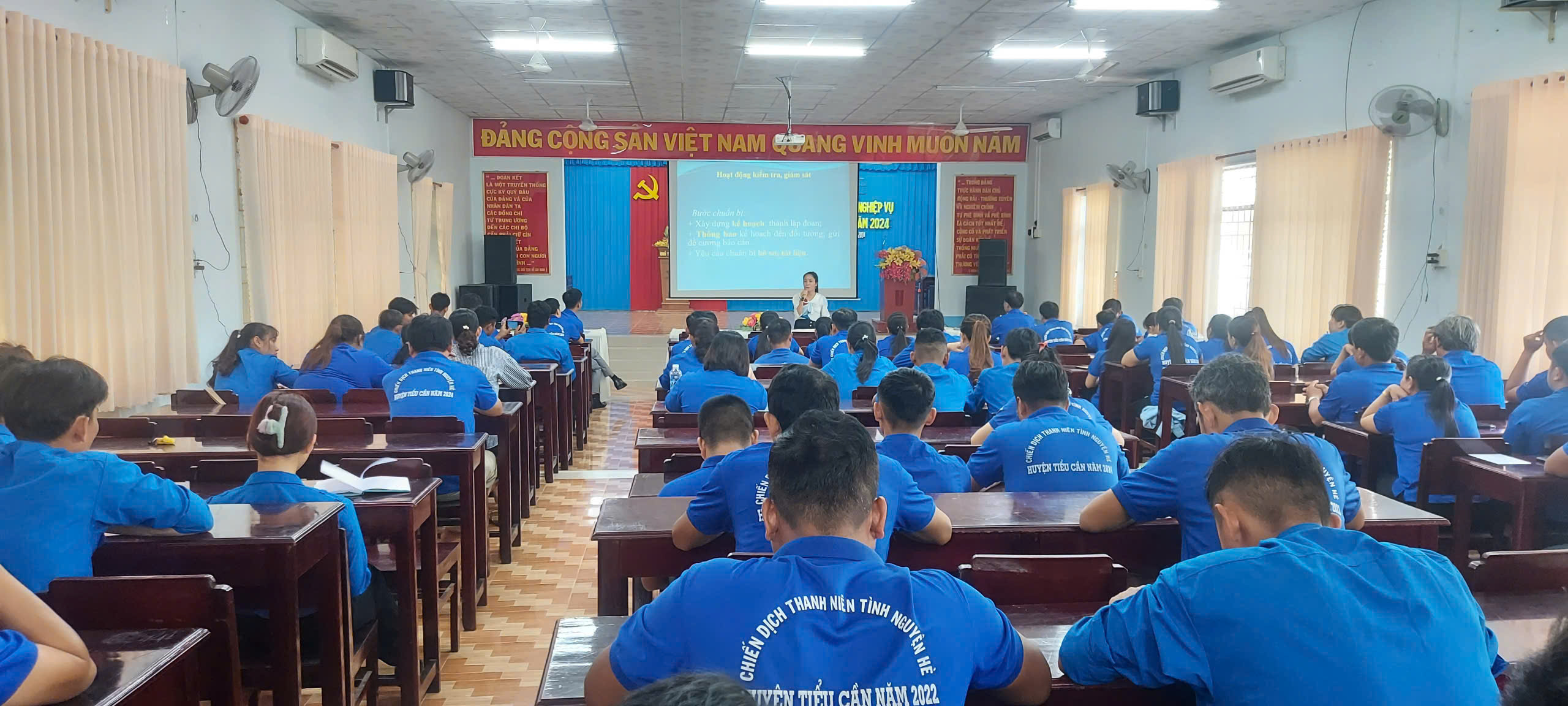 Quan cảnh lớp tập huấn nghiệp vụ công tác kiểm tra, giám sát