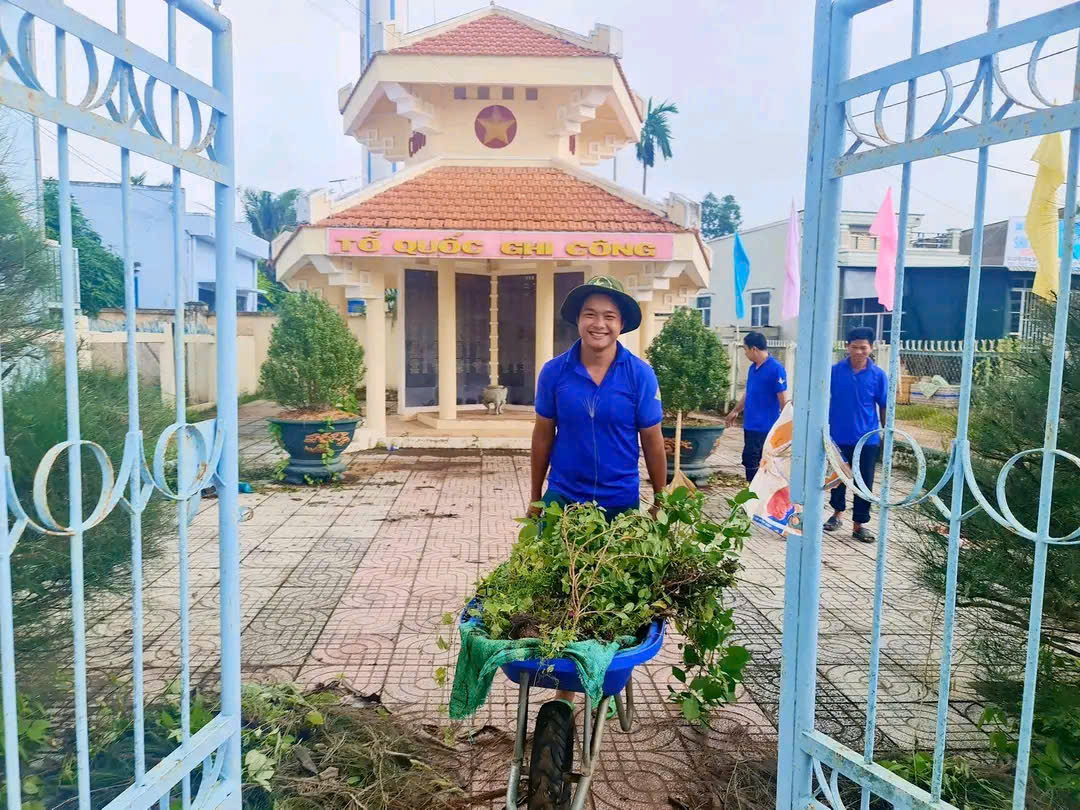 ĐỒNG CHÍ NGUYỄN VĂN LINH GƯƠNG ĐOÀN VIÊN THANH NIÊN TIÊU BIỂU TRONG HỌC TẬP VÀ LÀM THEO TƯ TƯỞNG, ĐẠO ĐỨC, PHONG CÁCH HỒ CHÍ MINH