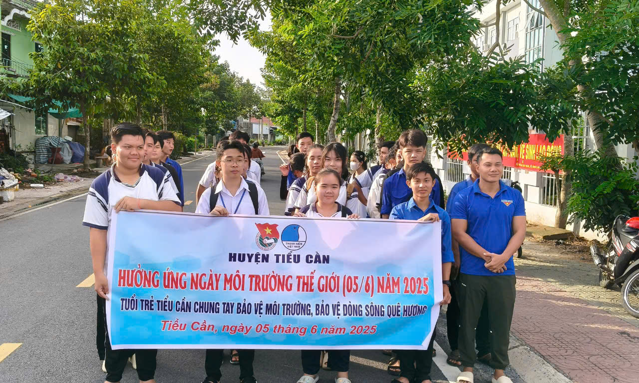 TIỂU CẦN RA QUÂN HƯỞNG ỨNG NGÀY MÔI TRƯỜNG THẾ GIỚI (05/6) NĂM 2025 GẮN VỚI PHONG TRÀO TUỔI TRẺ TIỂU CẦN CHUNG TAY BẢO VỆ MÔI TRƯỜNG – BẢO VỆ DÒNG SÔNG QUÊ HƯƠNG THÁNG 6 NĂM 2025